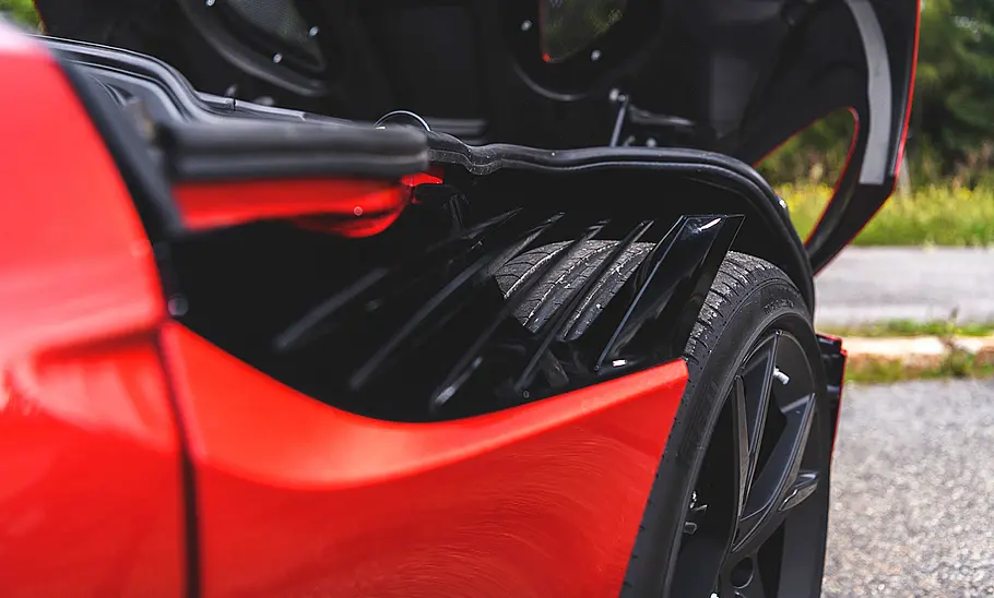 Aston Martin DBS Superleggera (2018) Aston Martin DBS Superleggera (2018)