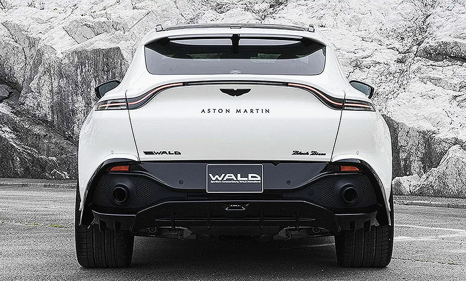 Aston Martin DBX von Wald International Aston Martin DBX von Wald International; SUV; Tuning; stehend; Außenansicht; Hecksicht