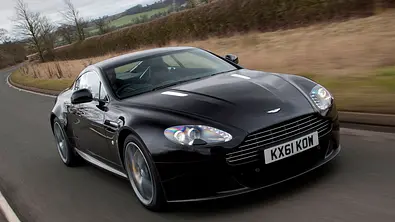 Aston Martin V8 Vantage Hitduo
