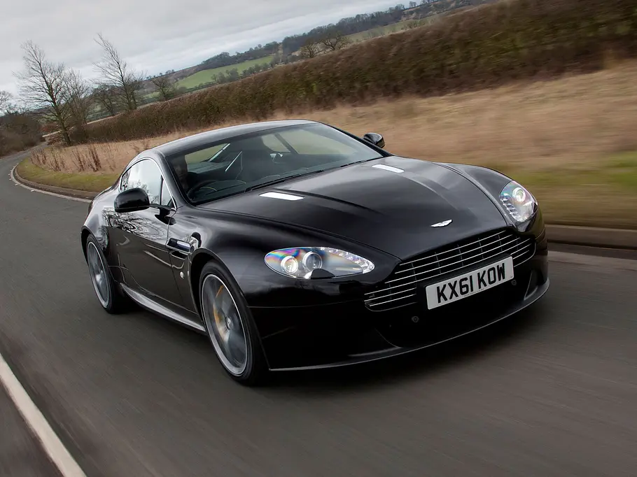 Aston Martin V8 Vantage Hitduo