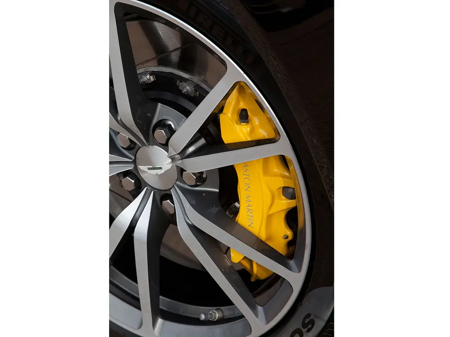 Aston Martin V8 Vantage - Sportwagentradition
