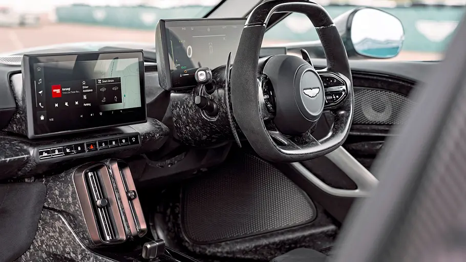 Cockpit des Aston Martin Valhalla.