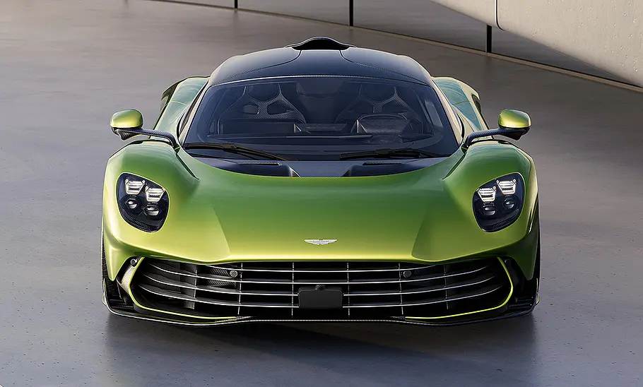 Blick von vorne auf den Aston Martin Valhalla (2025).