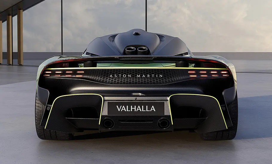 Blick von hinten auf den Aston Martin Valhalla (2025).