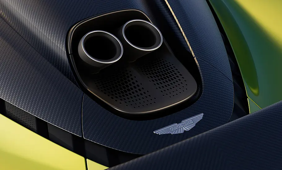 Detailansicht auf die Endrohre vom Aston Martin Valhalla (2025).