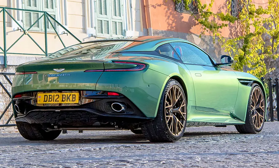Aston Martin DB12 (2023)