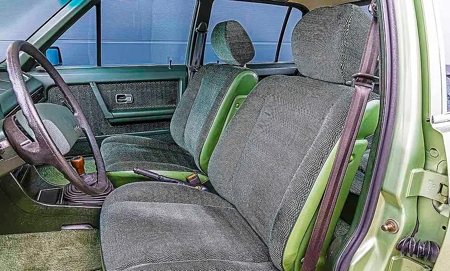 Der Innenraum des Audi 100 Avant.