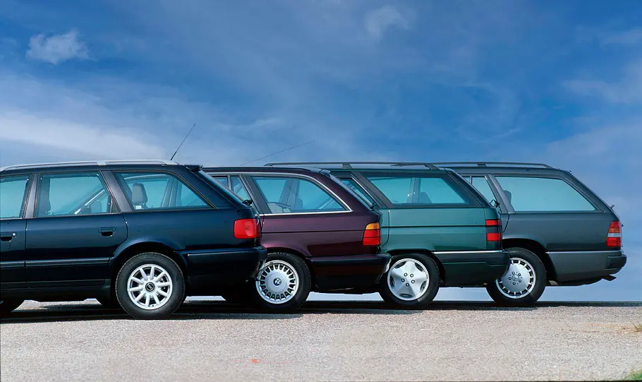 Audi 100 Avant TDI/BMW 525 TDS Touring/Citroën XM Break TD 12/Mercedes 300 TD Turbo statisch von der Seite fotografiert.