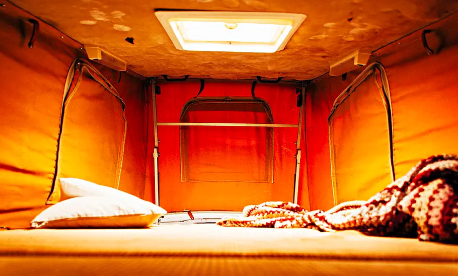 Das Bett des Audi 100 Bischofberger Family.