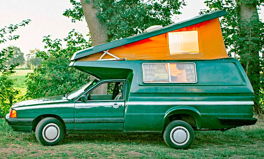 Der Audi 100 Bischofberger Family statisch von der Seite fotografiert.