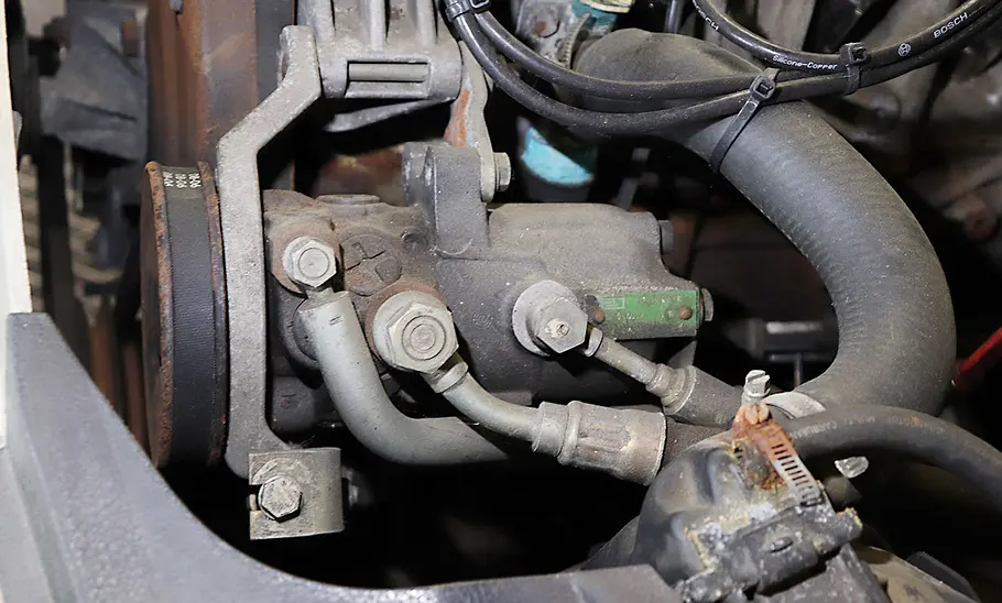 Audi 100 Typ 44 Audi 100 Typ 44 Hydraulikpumpe