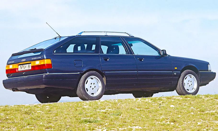 Audi 200 Avant Audi 200 Avant statisch von schräg hinten fotografiert.