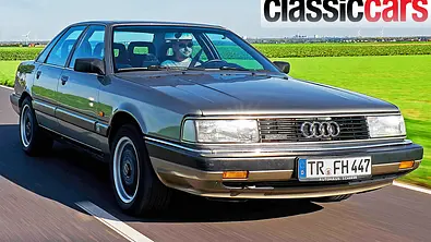 Der Audi 200 20V Turbo Quattro fahrend von schräg vorne. - Foto: Wim Woeber