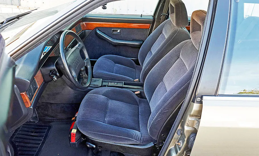 Die Sitze des Audi 200 20V Turbo Quattro.