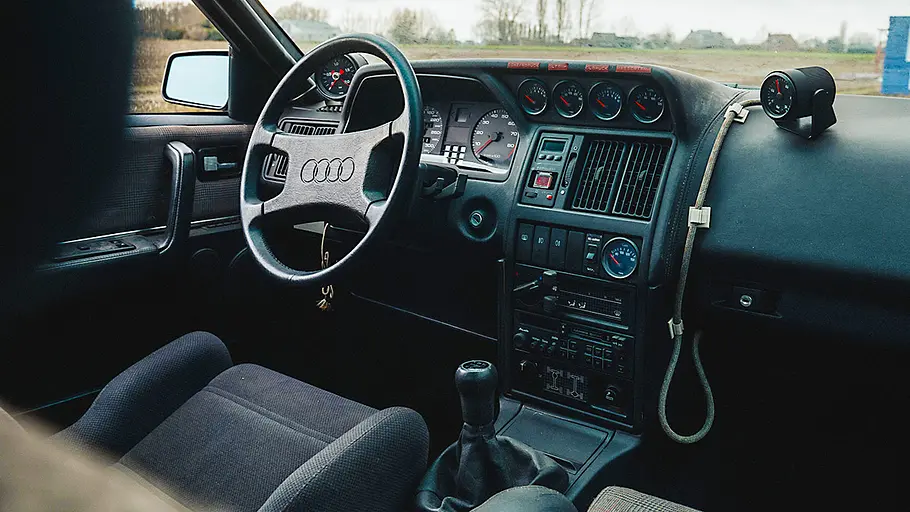 Audi 5000 CS Quattro Das Cockpit des Audi 5000 CS Quattro.