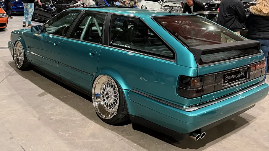 Audi 5000S Avant, fotografiert von schräg hinten oben.