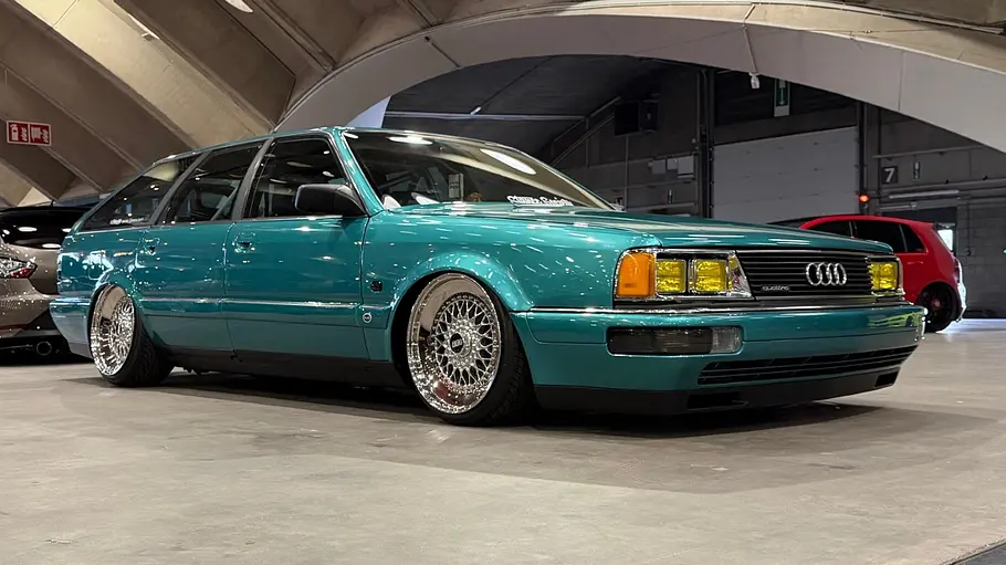 Audi 5000S Avant, fotografiert von schräg vorne.