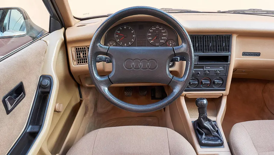 Das Cockpit des Audi 80