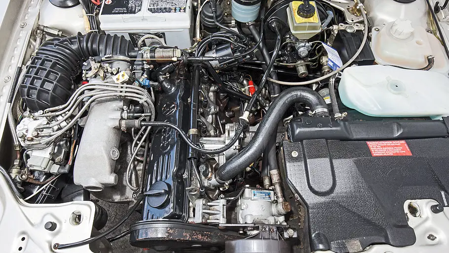 Der Motor des Audi 90 2.2 Quattro. 