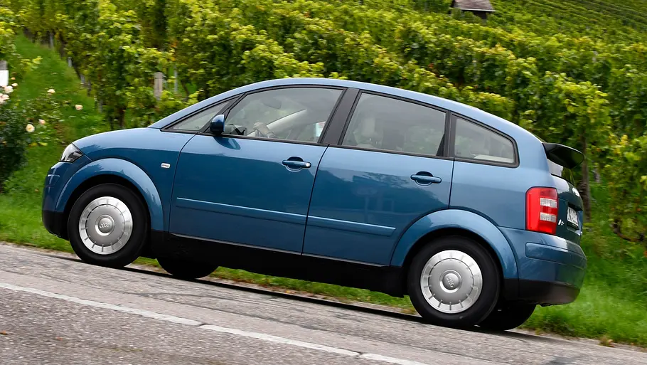 Der Audi A2 stehend seitlich.