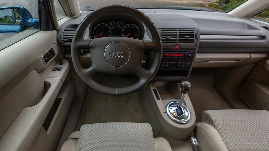 Das Cockpit des Audi A2.