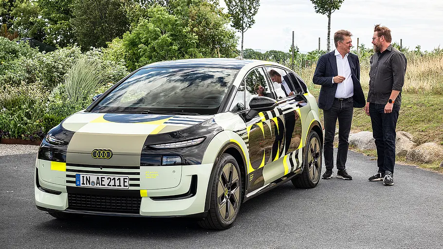 Blick von schräg vorne auf den Audi A2 e-tron (2026).