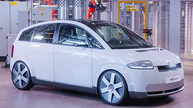 Audi A2 e-tron stehend von vorne fotografiert. - Foto: Audi