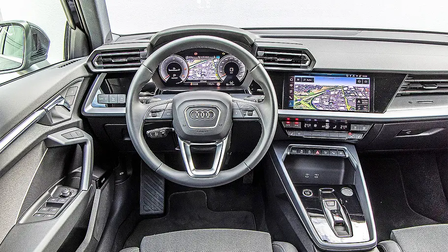 Audi A3 Blick auf die Armaturen im Innenraum des Audi A3.