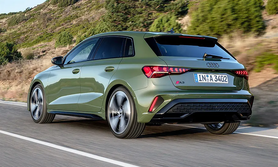 Audi A3 Sportback Facelift (2024) Audi A3 Sportback Facelift (2024); fahrend, Heckansicht