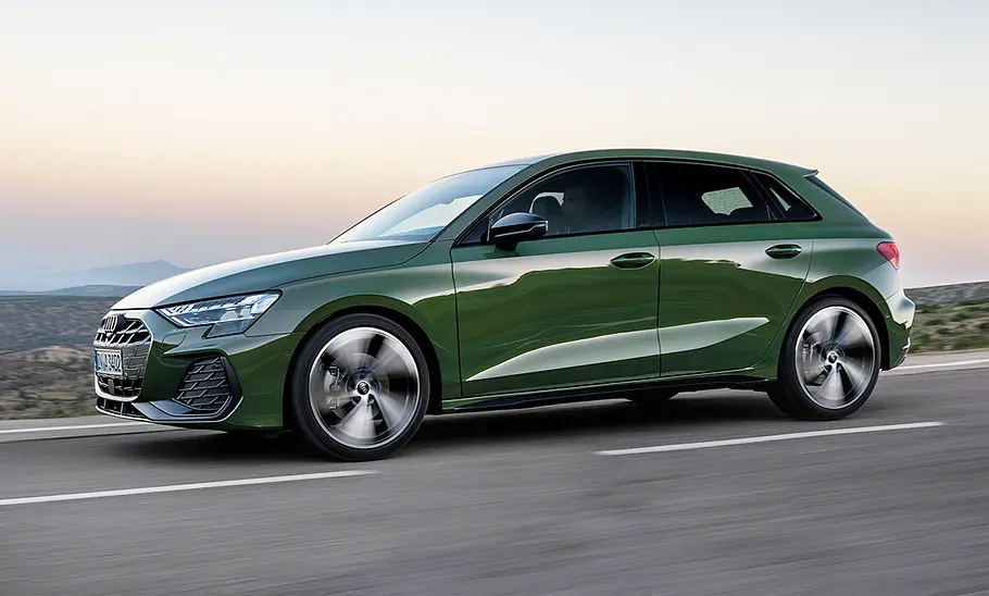 Audi A3 Sportback Facelift (2024) Audi A3 Sportback Facelift (2024); fahrend, Seitenansicht