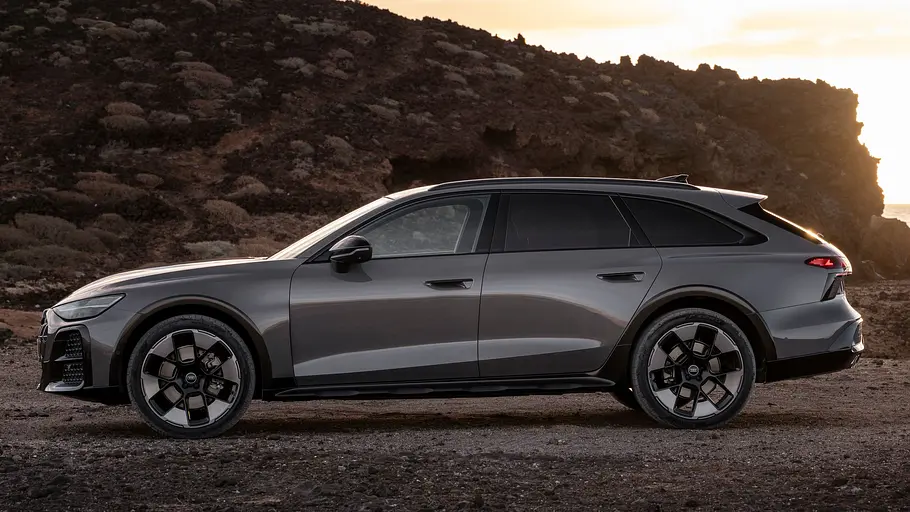 Audi A6 Allroad Audi A6 Allroad statisch von der Seite fotografiert.
