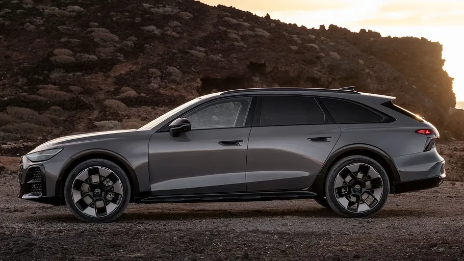 Audi A6 Allroad Audi A6 Allroad statisch von der Seite fotografiert.