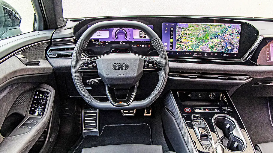 Audi A6 e-hybrid Blick auf die Armaturen im Innenraum des Audi A6 e-hybrid.