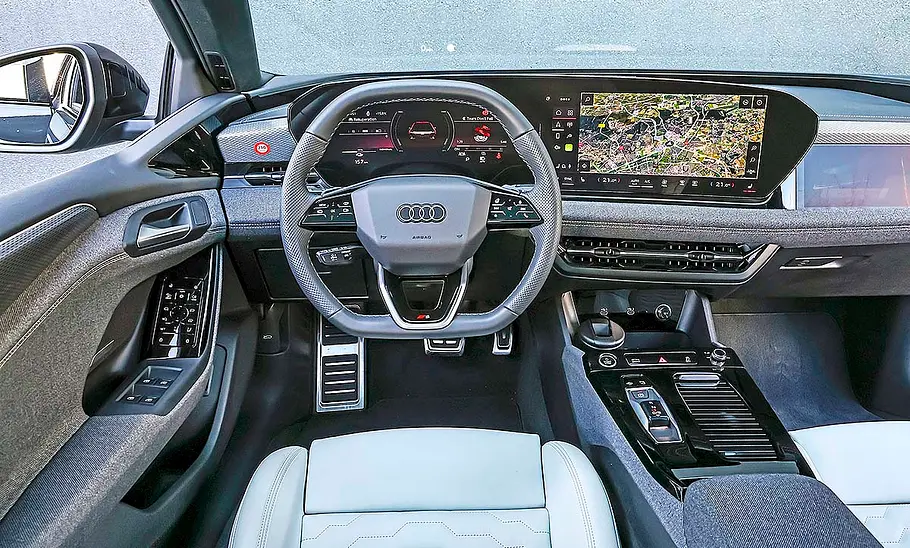 Das Cockpit des Audi A6 Avant e-tron performance.