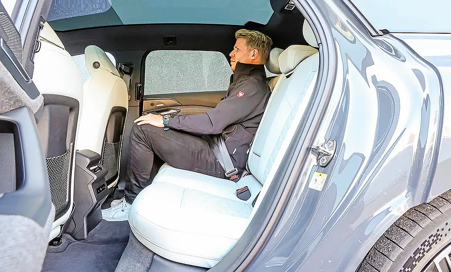 Die Rücksitze des Audi A6 Avant e-tron performance.