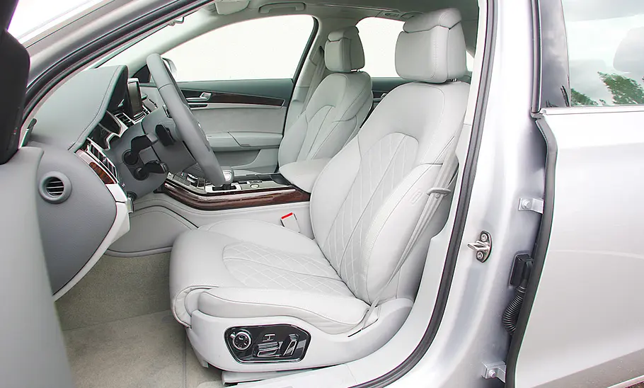 Audi A8 4.2 TDI Der Innenraum des Audi A8 4.2 TDI.