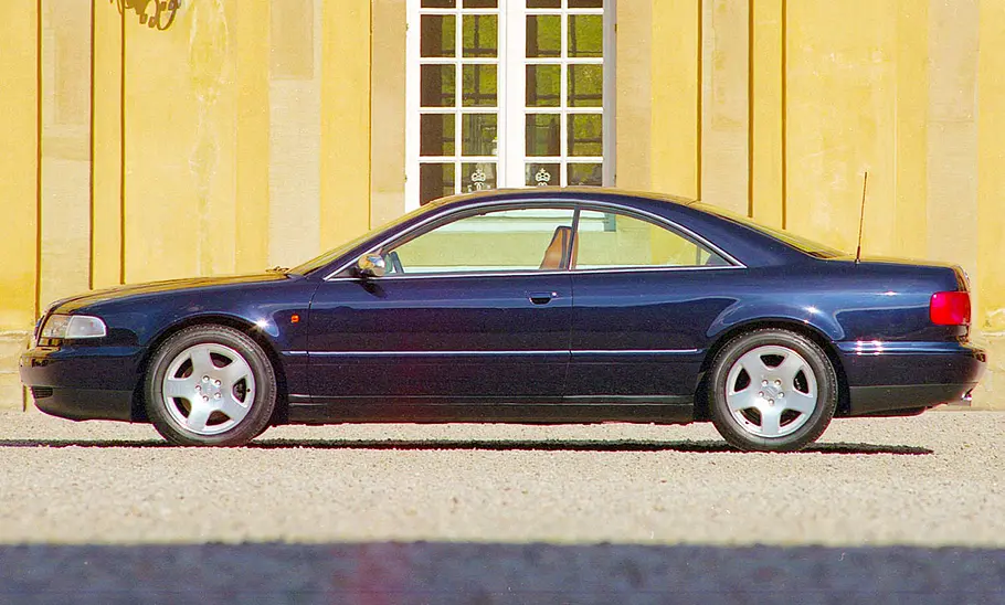Das Audi A8 Coupé D2 statisch von der Seite fotografiert.