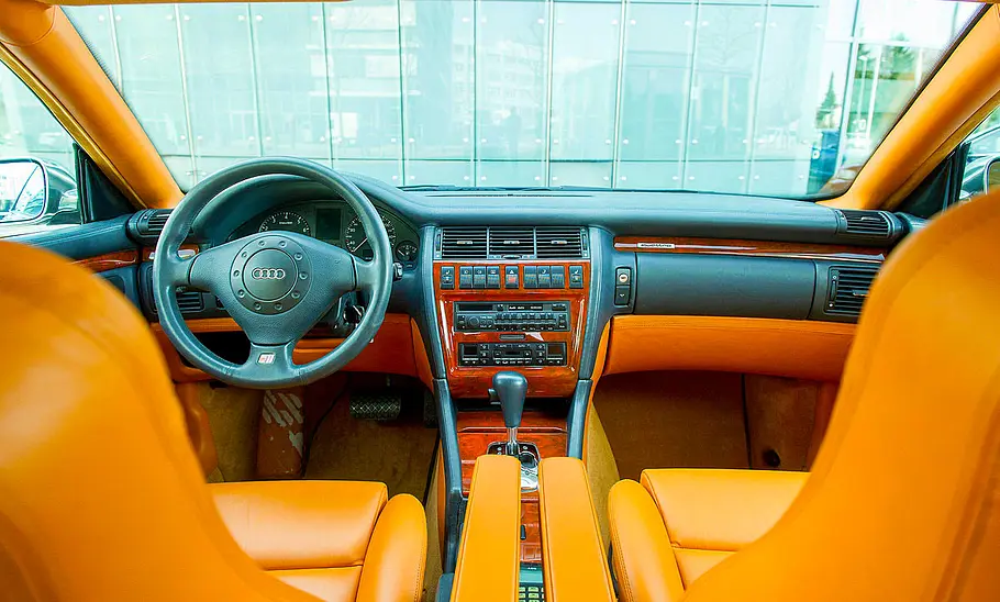 Das Cockpit des Audi A8 Coupé D2.