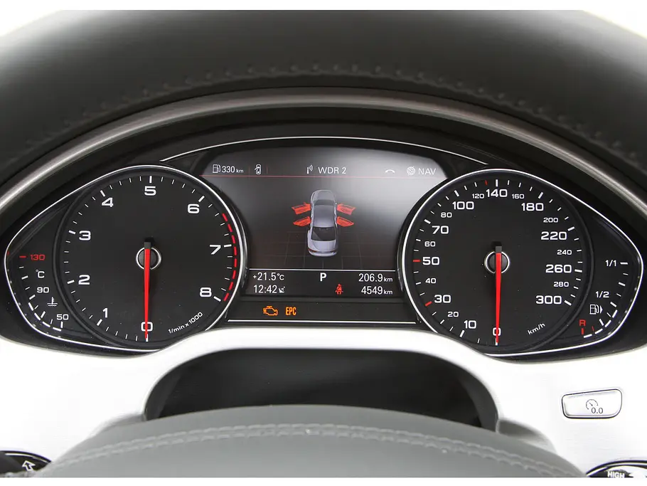 Audi A8 L W12 quattro Audi A8 L W12 quattro - Tacho-Display