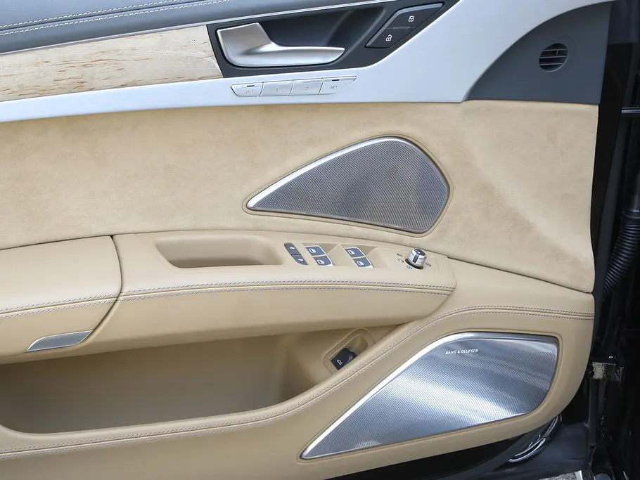 Audi A8 L W12 quattro Audi A8 L W12 quattro