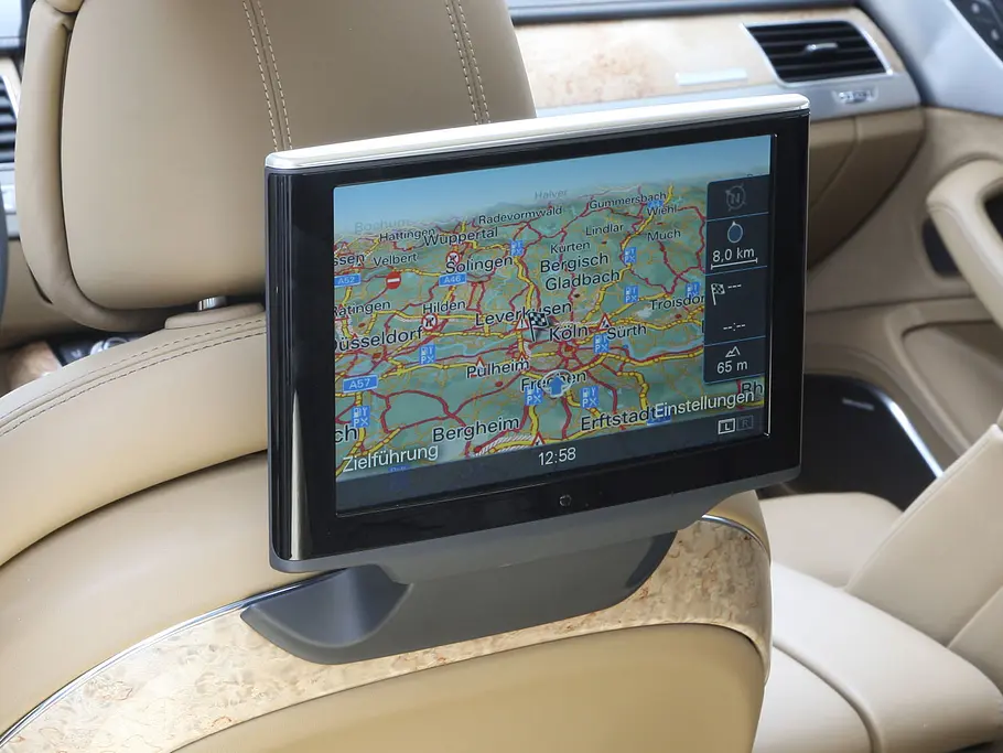 Audi A8 L W12 quattro Audi A8 L W12 quattro - Monitor