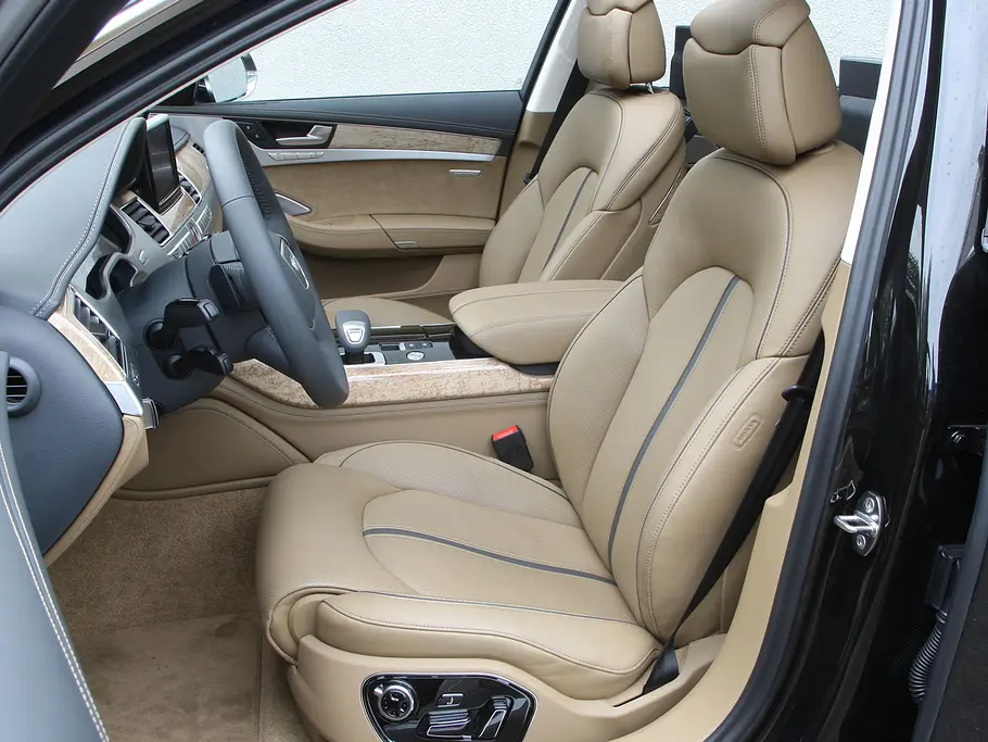 Audi A8 L W12 quattro Audi A8 L W12 quattro - Innenraum