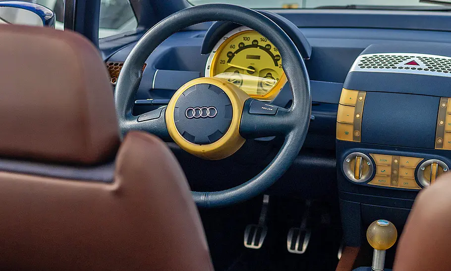 Das Cockpit des Audi Al2 Open End.