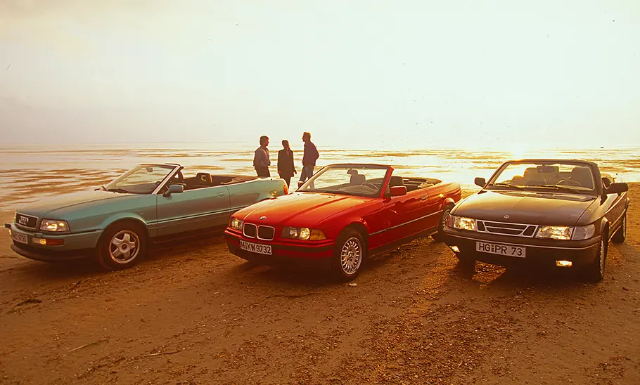 Audi Cabrio/BMW 320i Cabrio/Saab 900 Cabrio Audi Cabrio, BMW 320i Cabrio und Saab 900 Cabrio stehend von vorne.