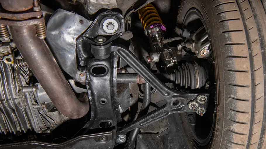 Der Hilfsrahmen der Vorderachse des Audi Coupé