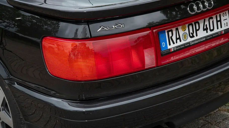 Die Heckleuchten des Audi Coupé (B3)
