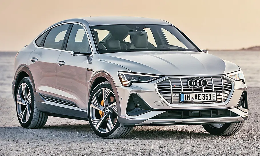 Audi e-tron Sportback (2020) Audi e-tron Sportback (2019)