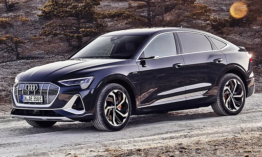 Audi e-tron Sportback (2020) Audi e-tron Sportback (2019)