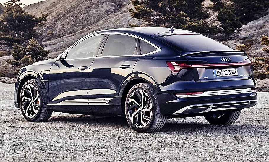 Audi e-tron Sportback (2020) Audi e-tron Sportback (2019)