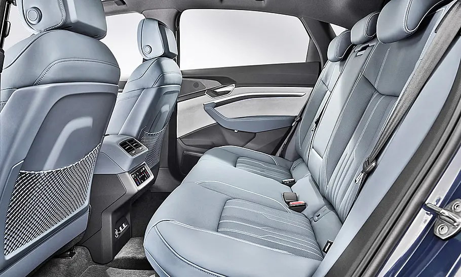 Audi e-tron Sportback (2020) Audi e-tron Sportback (2019)
